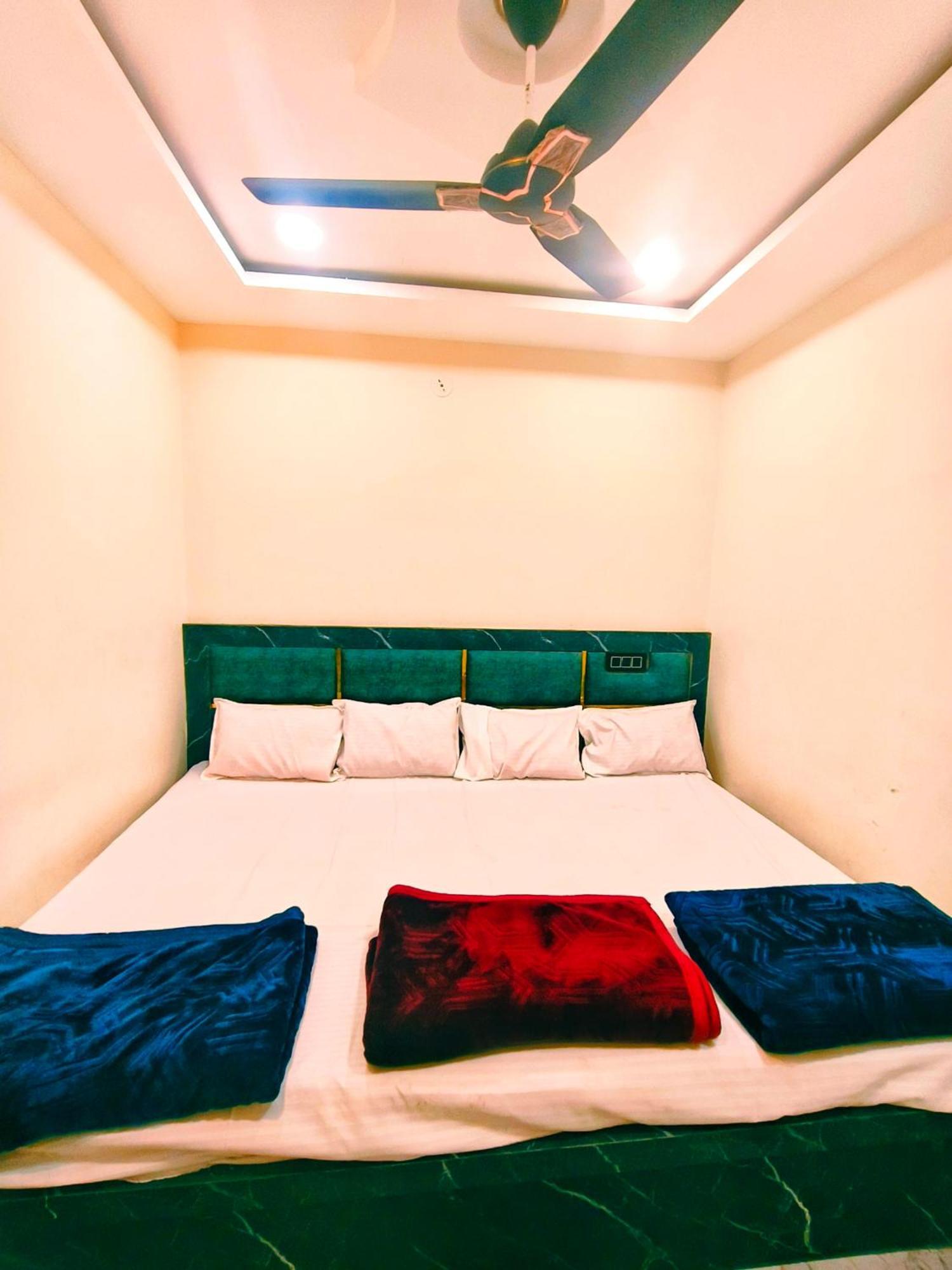 Hotel Shiv Gouri Palace ウッジャイン エクステリア 写真