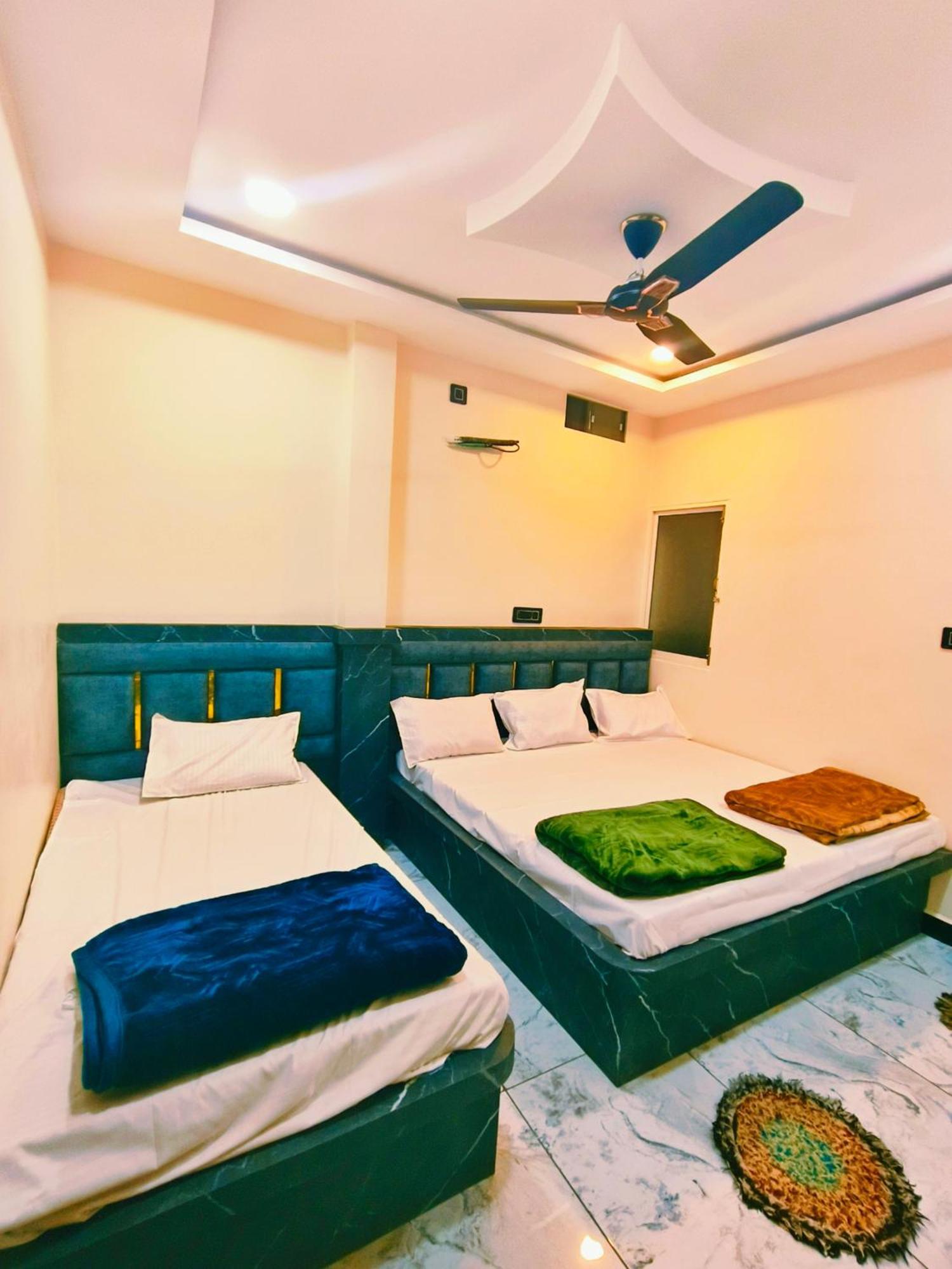 Hotel Shiv Gouri Palace ウッジャイン エクステリア 写真